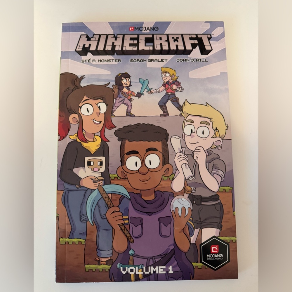 Minecraft Graphic Novel NWOT